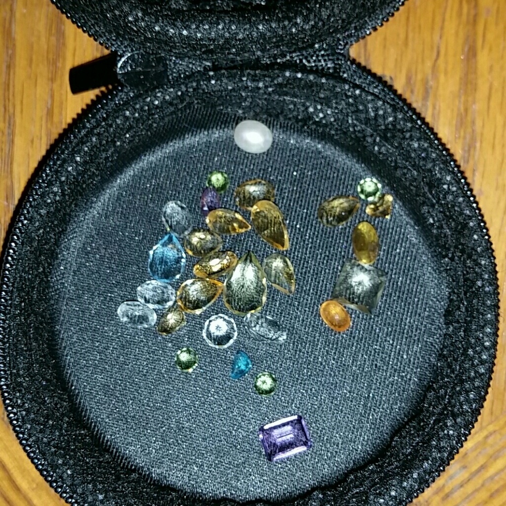 Assorted semi-precious gemstones